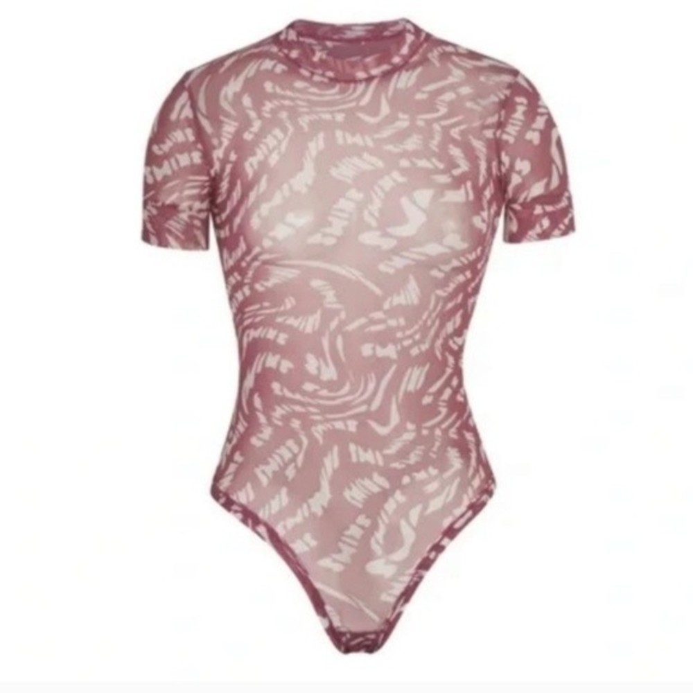 SKIMS  Raspberry swirl short sleeve bodysuit tee, NWT Size XL